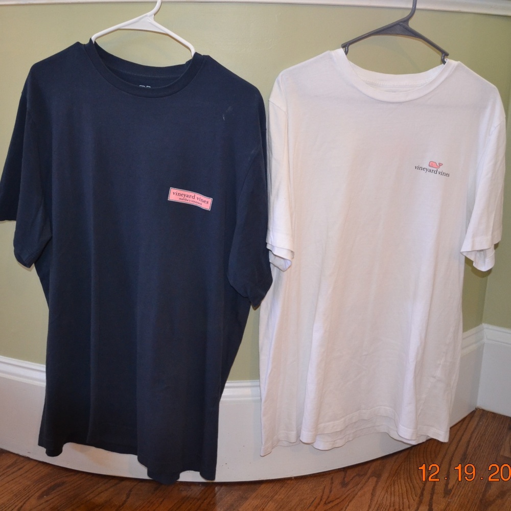 VINEYARD VINES S/S T-SHIRT LOT (2)